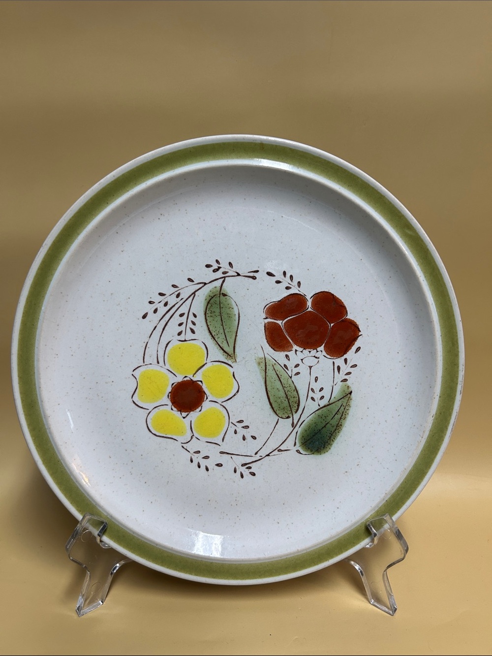 Northland stoneware gres hand decorated Floral Dinner Plate in Green/White